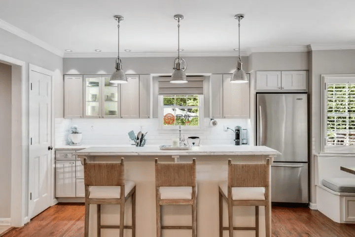 Kitchen & Dining